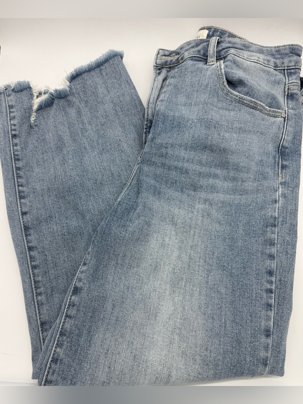 Risen Straight Leg Jeans in Light Blue Wash - High-Rise Casual 13/31